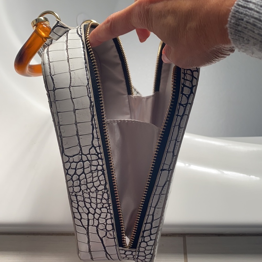 Handbag - Picture 6 of 6